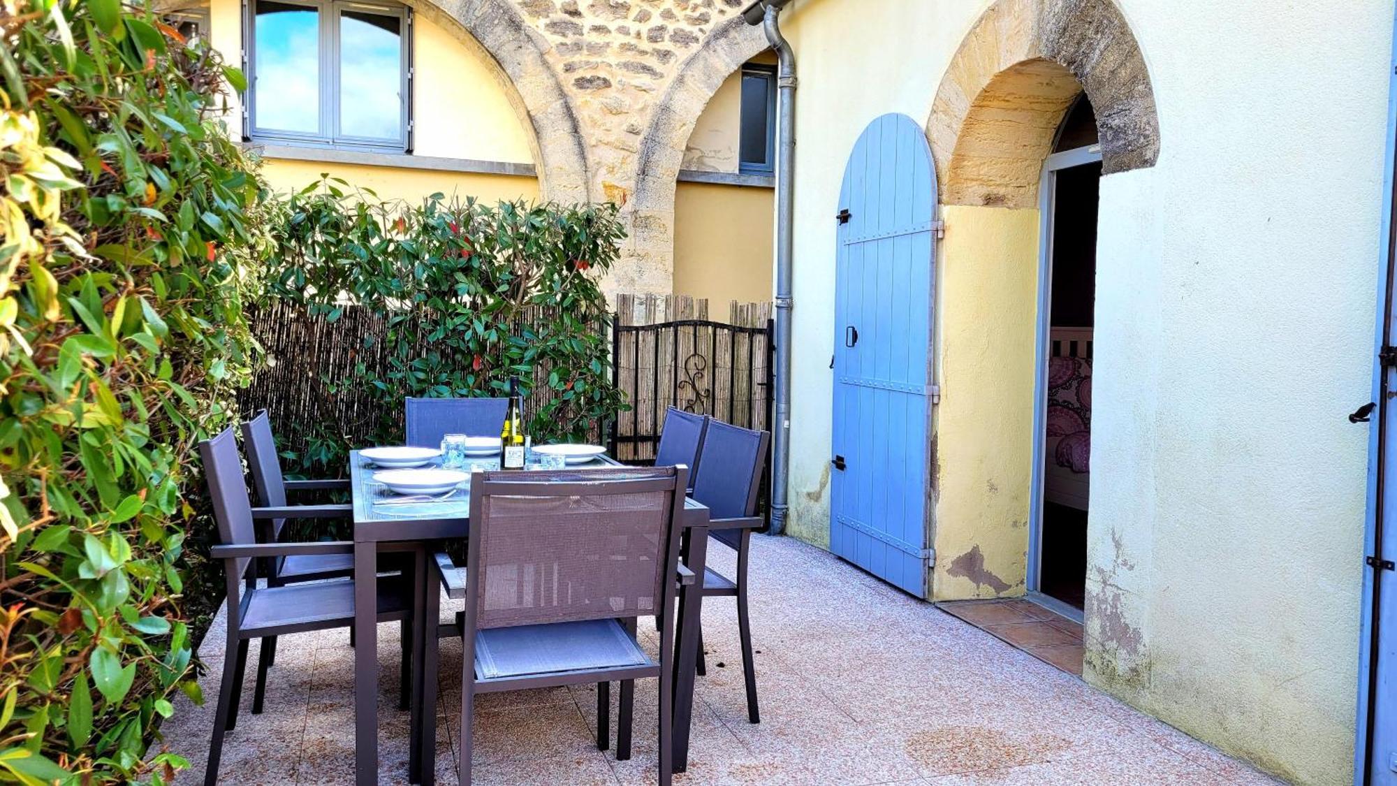 La Pascallane Uzes Luaran gambar