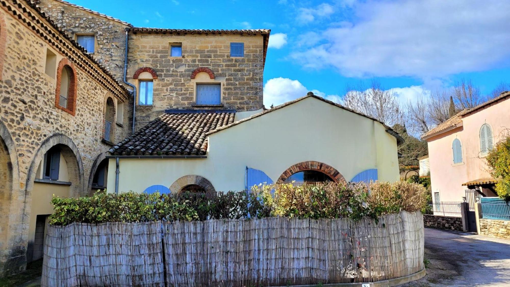 La Pascallane Uzes Luaran gambar